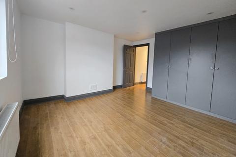 2 bedroom apartment to rent, Garratt Lane, London SW18