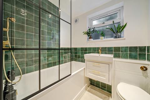 2 bedroom flat for sale, Lyveden Road, London, SW17