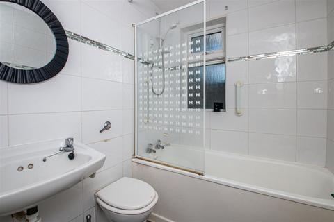 undefined, Gurnards Avenue, Milton Keynes MK6