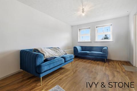2 bedroom apartment for sale, Maple Close, Ilford, Greater London, IG6