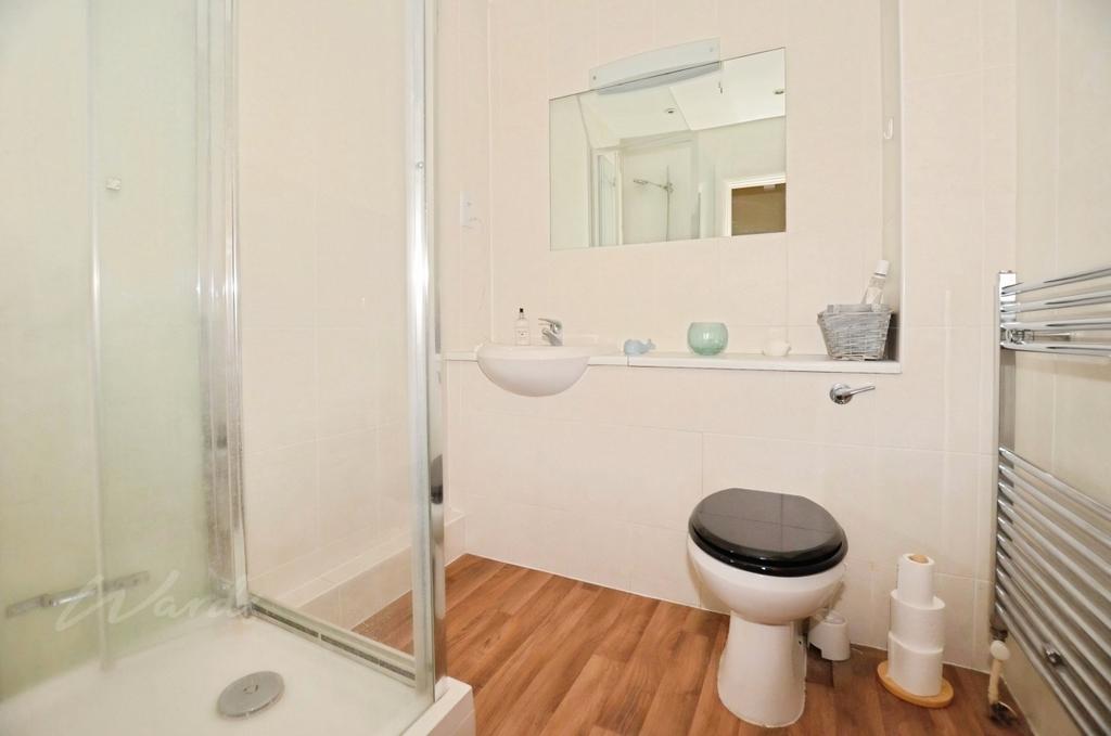 9b143698-Bathroom1