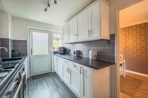 3 bedroom terraced house for sale, Beverley Gardens, Birstall