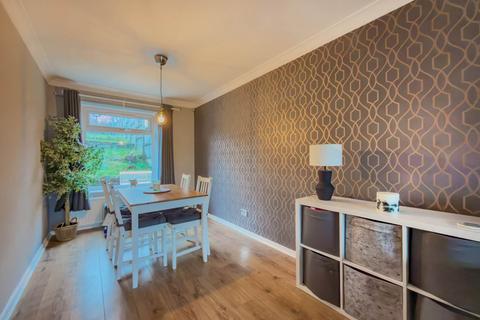 3 bedroom terraced house for sale, Beverley Gardens, Birstall