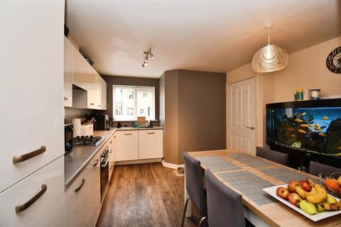 3 bedroom end of terrace house for sale, Buxworth Close, Hull