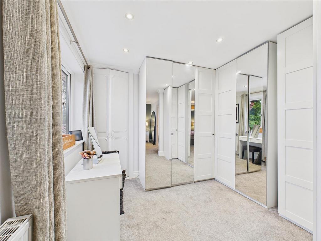 Dressing Room/Bedroom 4