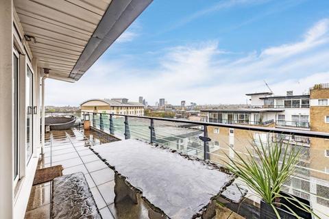 3 bedroom flat to rent, Smugglers Way, London, SW18