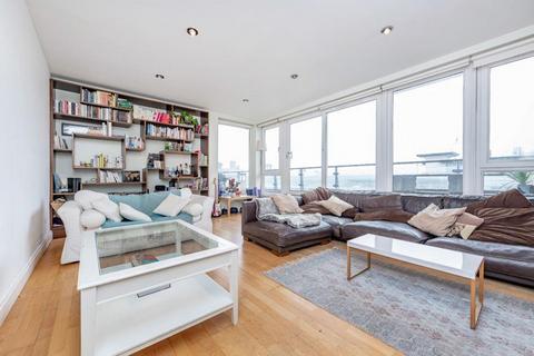 3 bedroom flat to rent, Smugglers Way, London, SW18
