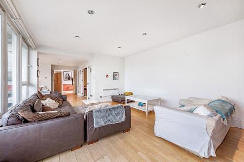 3 bedroom flat to rent, Smugglers Way, London, SW18
