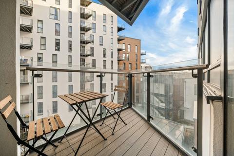 3 bedroom flat to rent, Norman Road, London SE10
