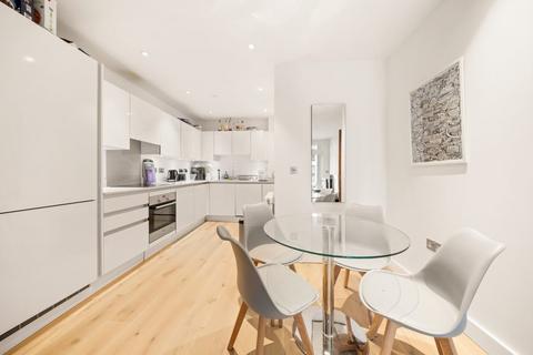 3 bedroom flat to rent, Norman Road, London SE10