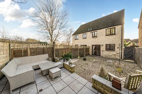 3 bedroom semi-detached house for sale, Barrington Close, Witney, Oxfordshire