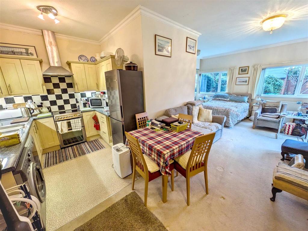 Annexe kitchen / dining area