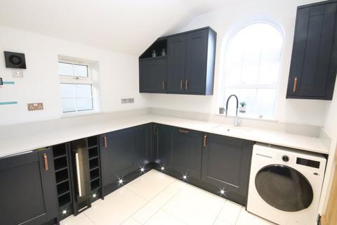 3 bedroom character property to rent, 22, High Street, Westoning, MK45