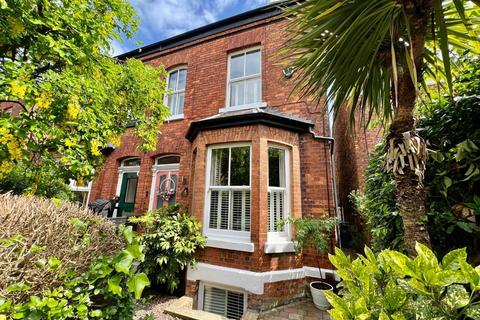4 bedroom semi-detached house to rent, Whitelow Road, Manchester