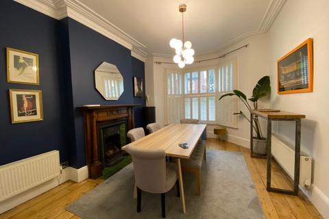 4 bedroom semi-detached house to rent, Whitelow Road, Manchester