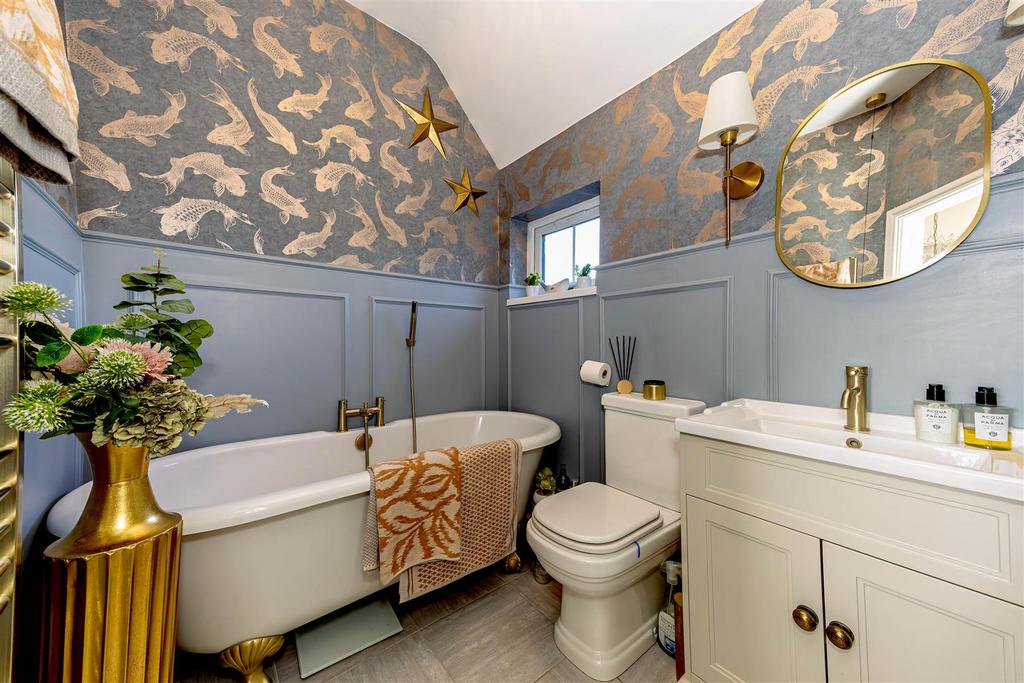 Family bathroom STPP3491-20260117-Dx O Deep PRIME XD