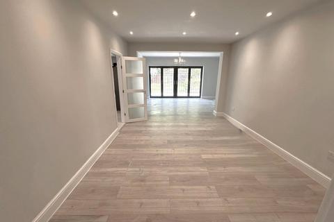 4 bedroom bungalow for sale, The Greenway, Ickenham, Uxbridge, Greater London, UB10