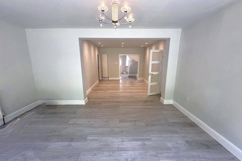 4 bedroom bungalow for sale, The Greenway, Ickenham, Uxbridge, Greater London, UB10