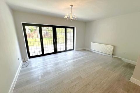 4 bedroom bungalow for sale, The Greenway, Ickenham, Uxbridge, Greater London, UB10