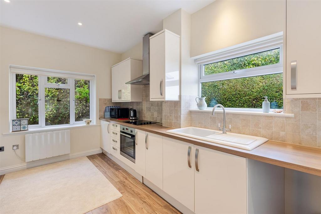 A02 - Flat 7 Hillside Court 114 Victoria Road Dart