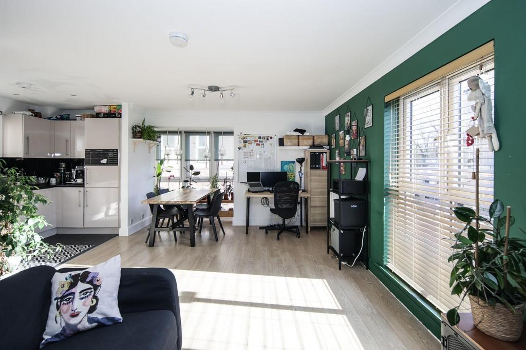 2 Andrews Close-18.jpg