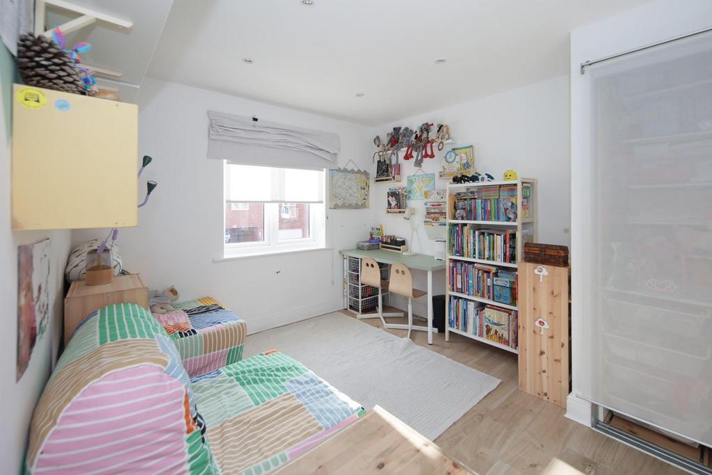 2 Andrews Close-8.jpg