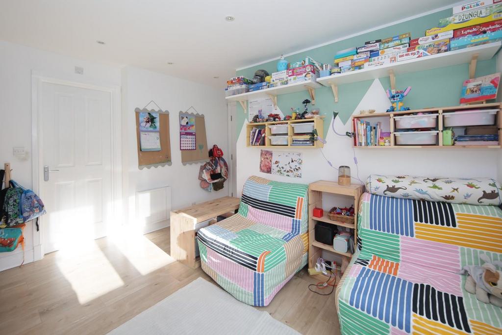 2 Andrews Close-9.jpg