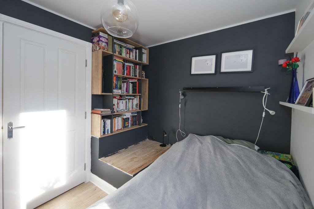 2 Andrews Close-14.jpg