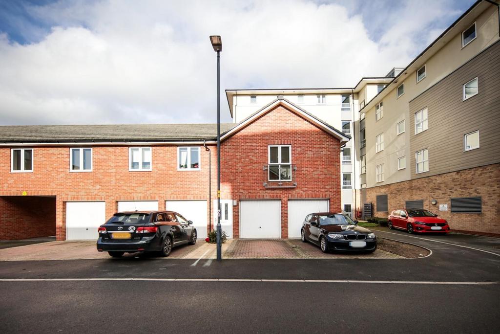 2 Andrews Close.jpg