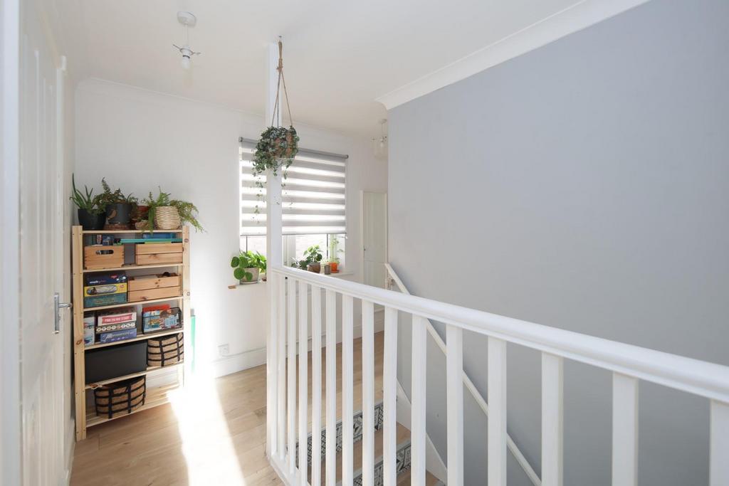 2 Andrews Close-15.jpg
