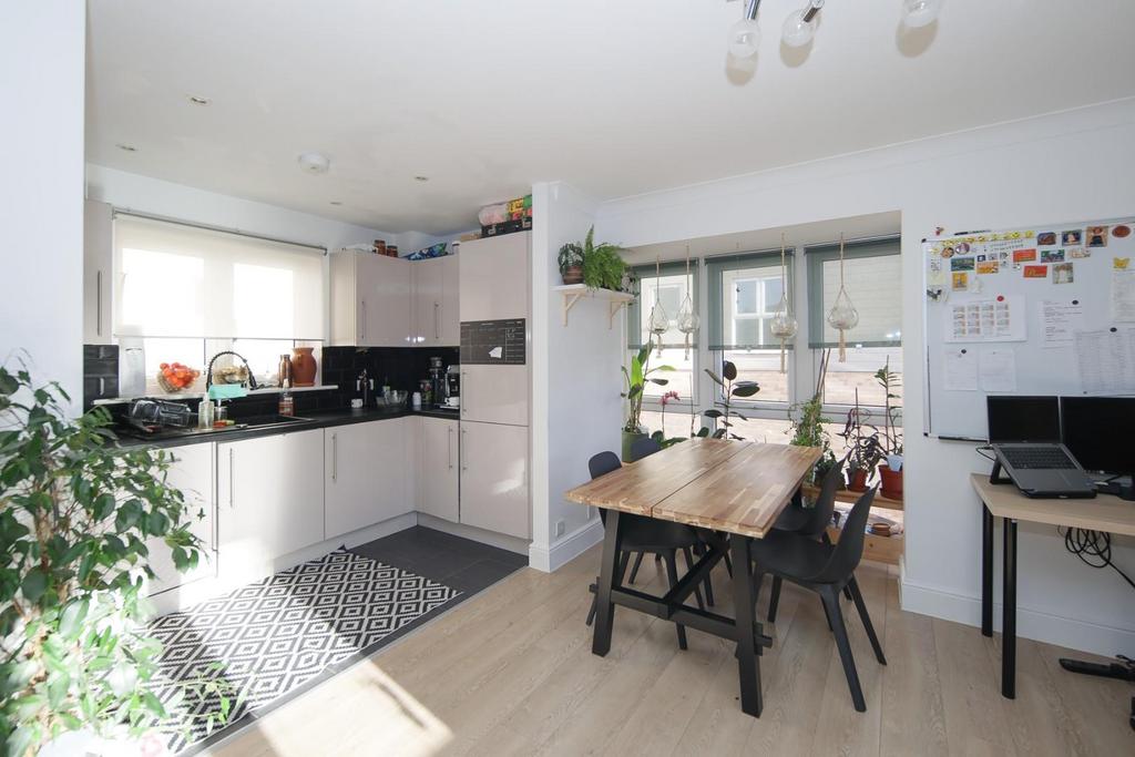 2 Andrews Close-19.jpg