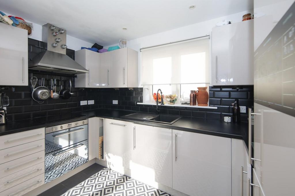 2 Andrews Close-23.jpg