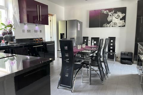 4 bedroom detached house to rent, The Chase, Ickenham UB10