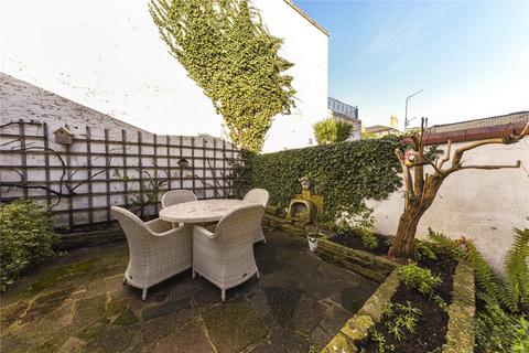 4 bedroom terraced house to rent, Flask Walk, Hampstead, London, NW3