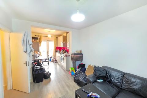 2 bedroom flat to rent, The Circle, Neasden, NW2
