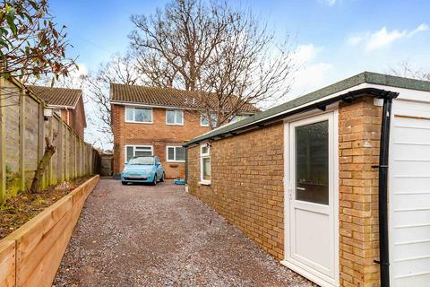 3 bedroom semi-detached house for sale - London Road, Uckfield TN22