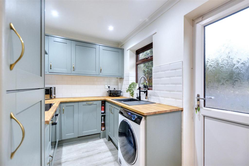 Kitchen 2.jpeg