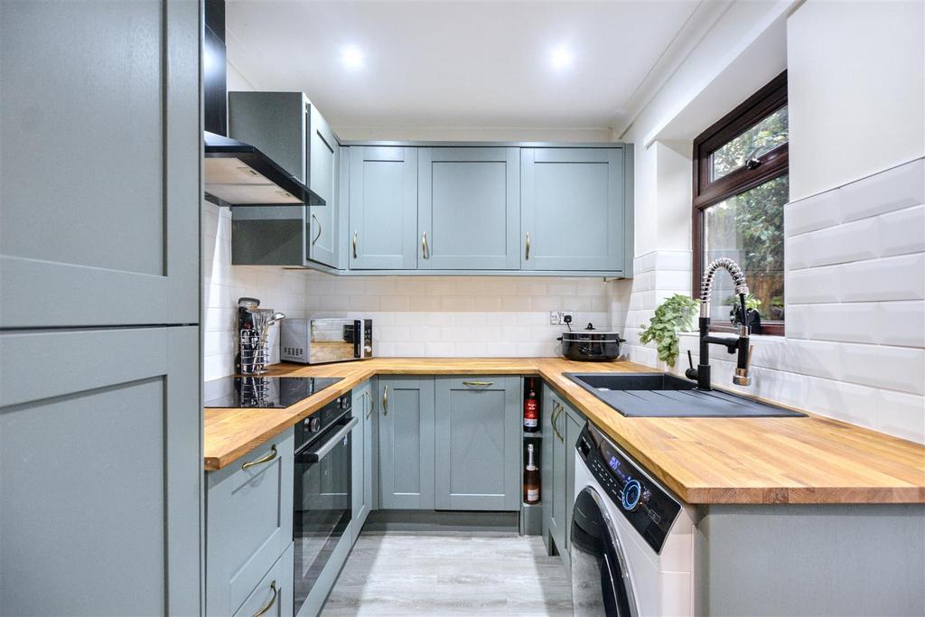 Kitchen 1.jpeg