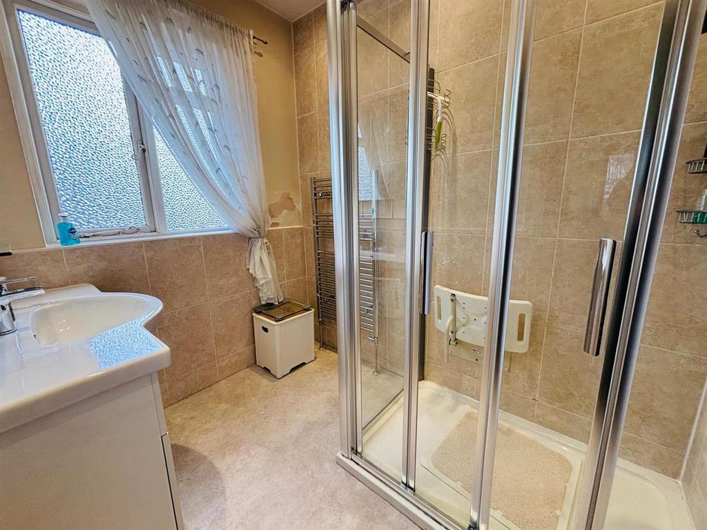 Shower Room: