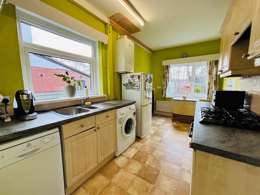Fitted Breakfast Kitchen: