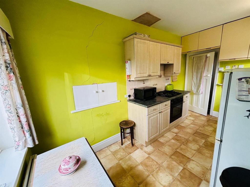 Fitted Breakfast Kitchen: