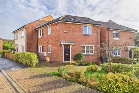 3 bedroom end of terrace house for sale, Jentique Close, Dereham