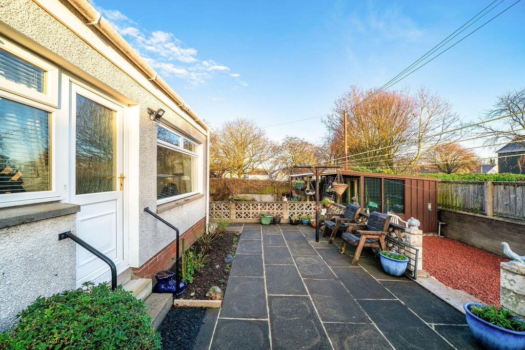 Rear karden/Kennels