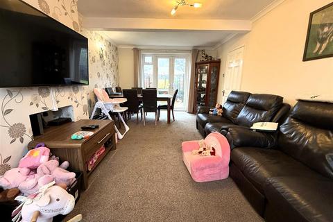 3 bedroom semi-detached house for sale, Dudley Road, Bedfont