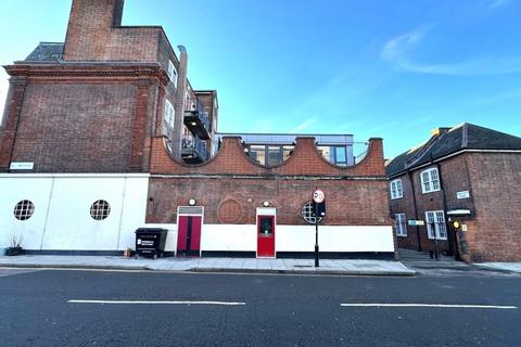 2 bedroom mews to rent, Bartlett Mews, London, E14
