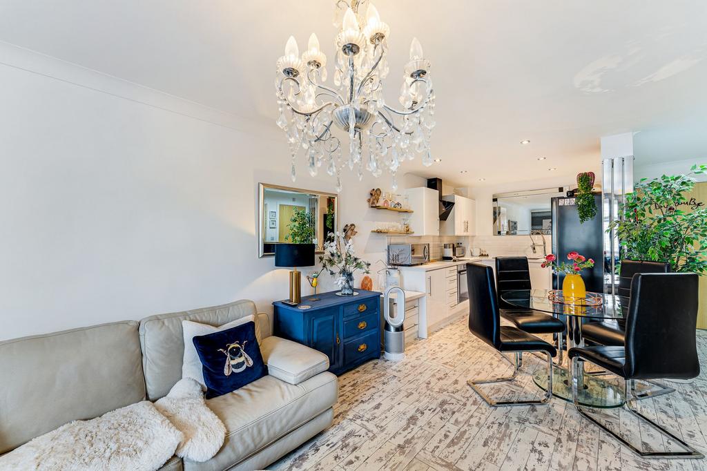 Lounge / Kitchen