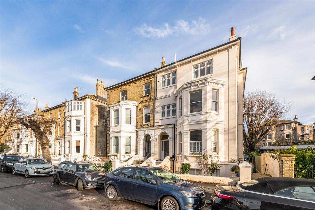 Flat 7, 12 Wilbury Road-10.jpg