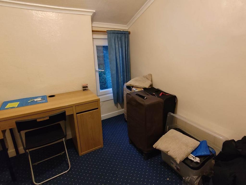 First floor rear bed