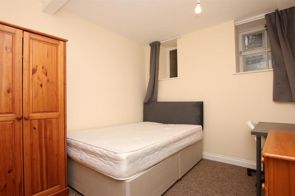 Bedroom (2).JPG