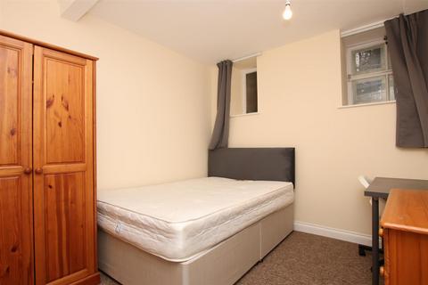 3 bedroom flat to rent, Hillstead House, Weston Park East, Bath BA1